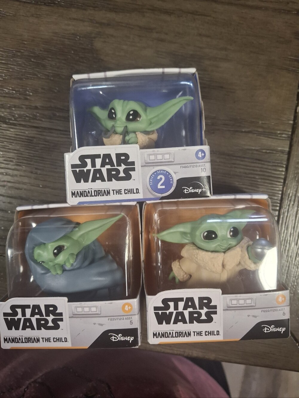 Star Wars The Child (Grogu) Figure Set – Green with Tan & Blue Accents